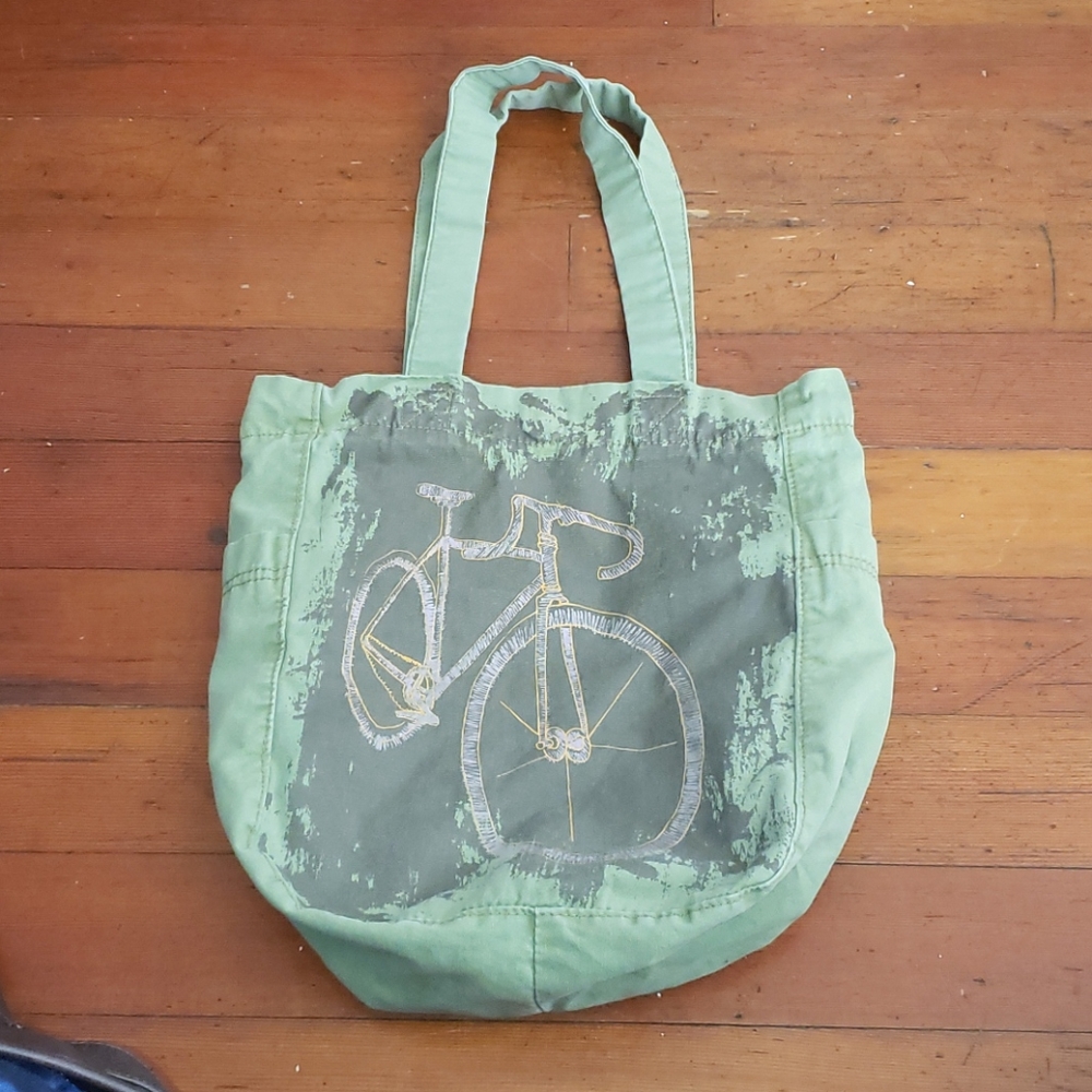 Adorable green bicycle tote bag